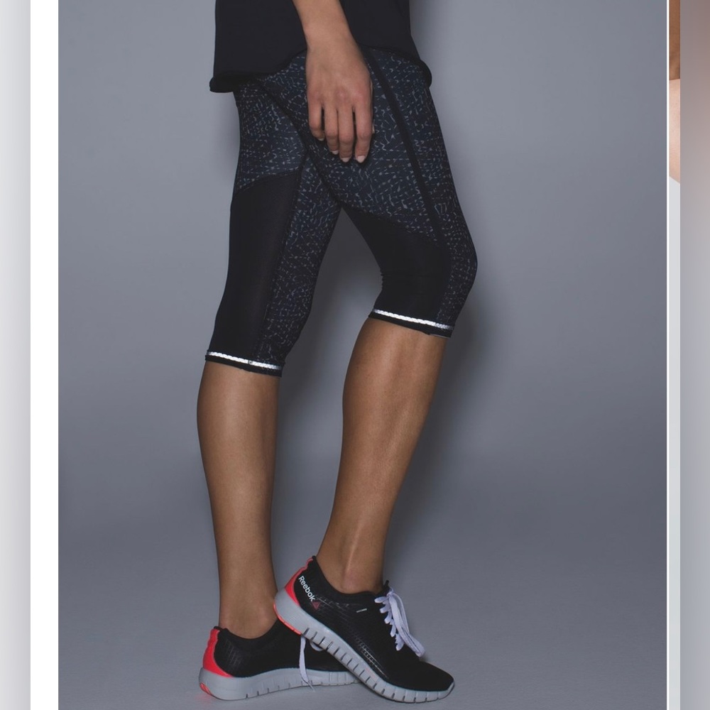 Lululemon crop 17” Samba Snake Leggings Battleship Black/Black